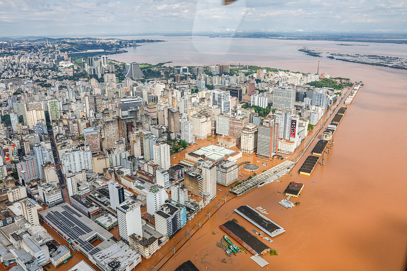 Vista aérea de Porto Alegre alagada após enchentes de maio de 2024